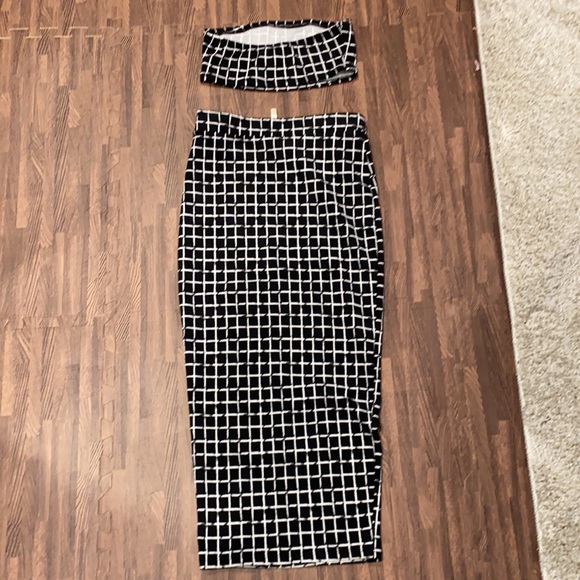 2 Pc Black and white Bodycon  skirt set. SZ S - Picture 2 of 5